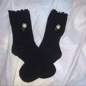 BNWOT ruffled socks W embroidered flower